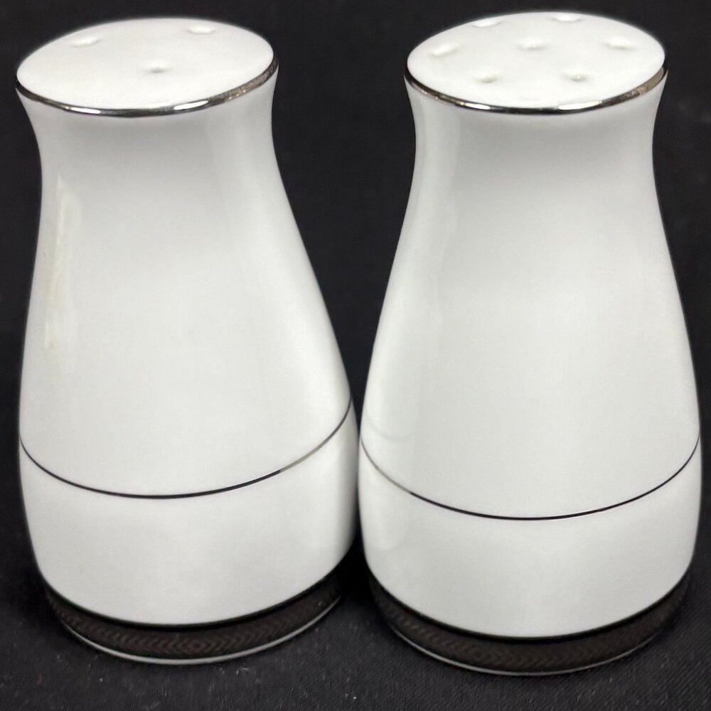 beautiful salt and pepper shakers. Noritake Legendary Renwick Platinum 4320.